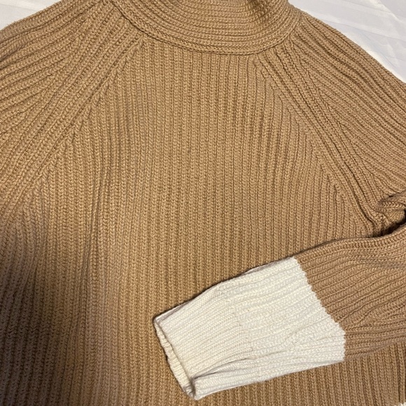 Banana republic sweater size medium - Picture 5 of 7